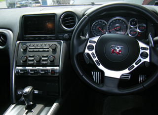 外装・内装もカスタムを行うシェイプです。